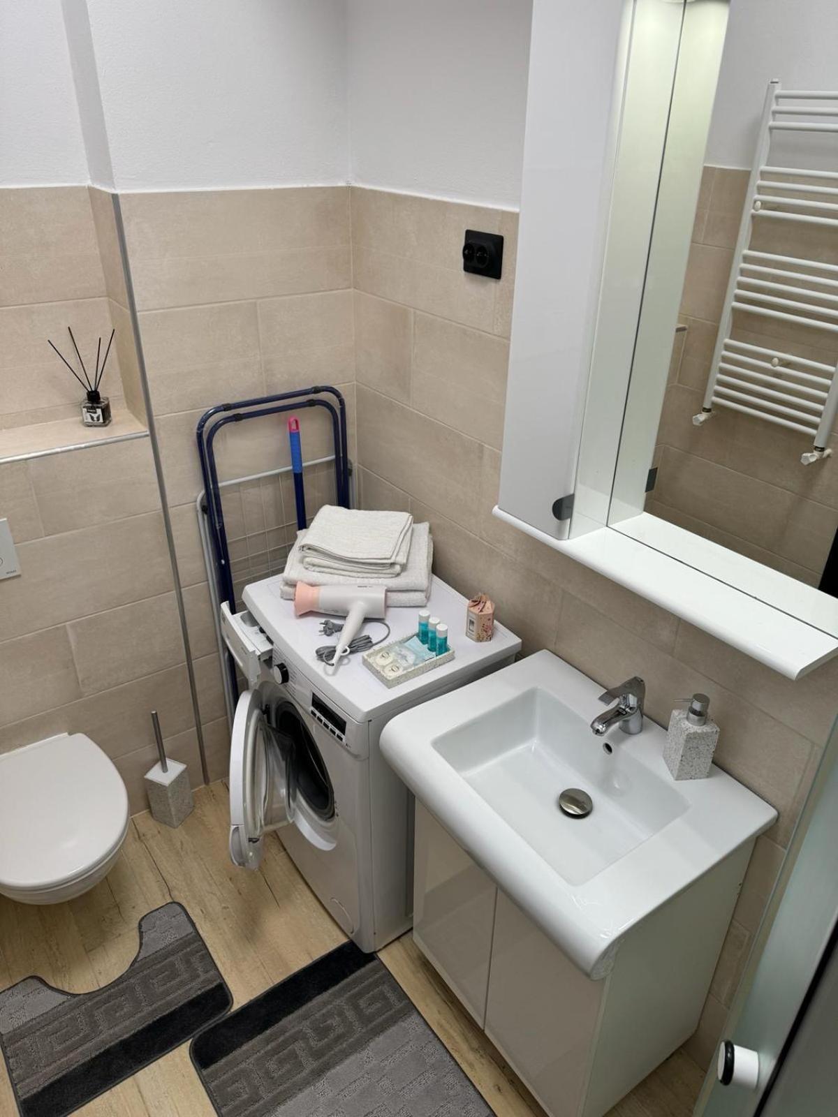Luxury Young Residence Jászvásár Kültér fotó